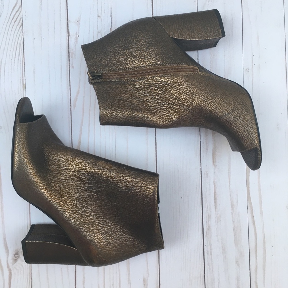 SOLD Nine west Haywood open toe gold bootie 8